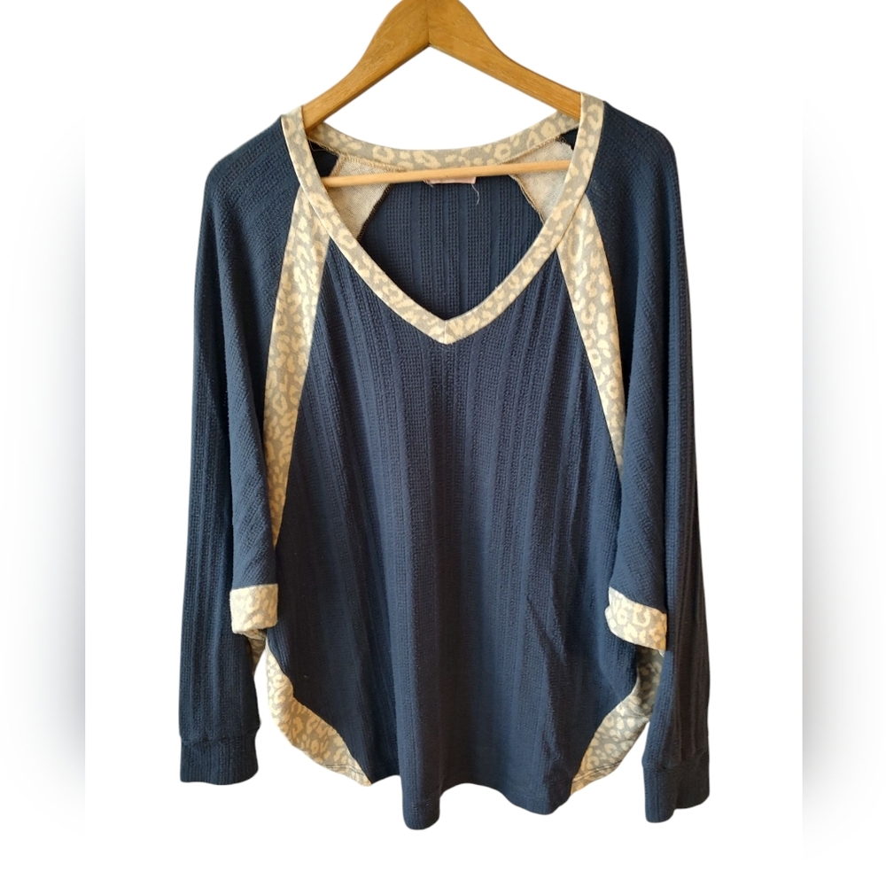 Ces Femme Navy Blue, Cream, Grey Long Sleeve V-neck Shirt with Leopard Detail M